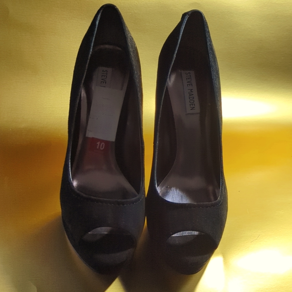 Size 10. Steve Madden black suede peep toe 4-in heel with stitch details back